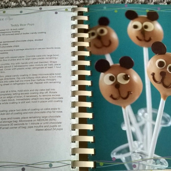 Whoopie Pies Cake Pops Mini Treats 3 in 1 Cookbook - Picture 5 of 7